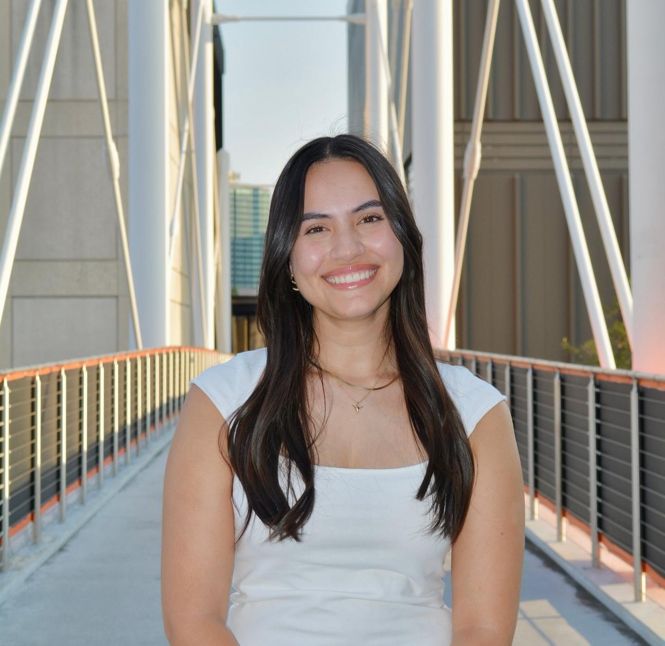 Headshot of Lauren